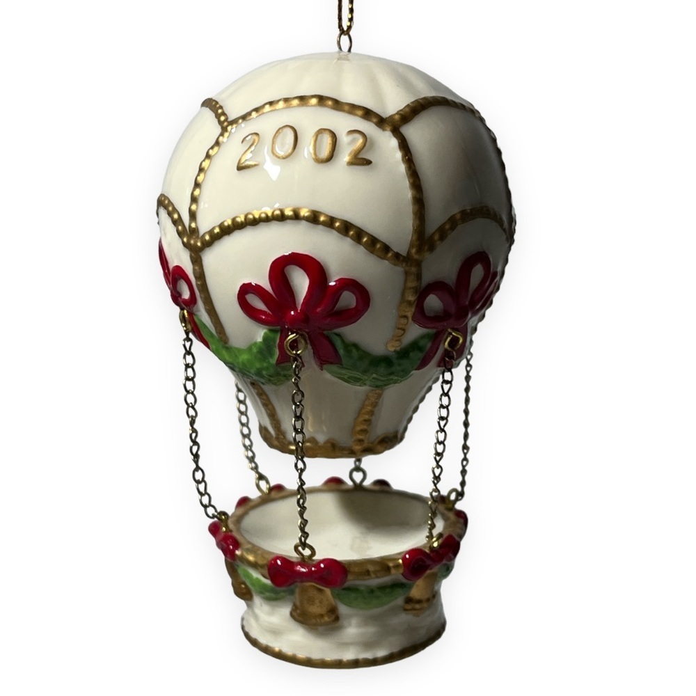 Porcelain Musical Ornament Hot Air Balloon 2002 Christmas Holiday Treasures Avon